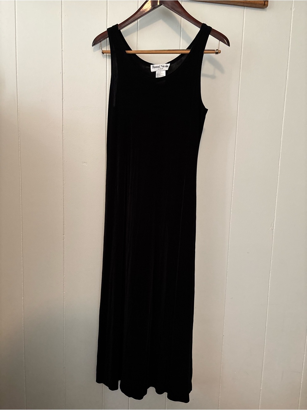 Ronni Nicole Black sleeveless Maxi Dress